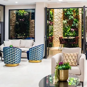 Otel Aprilis Deluxe, İstanbul